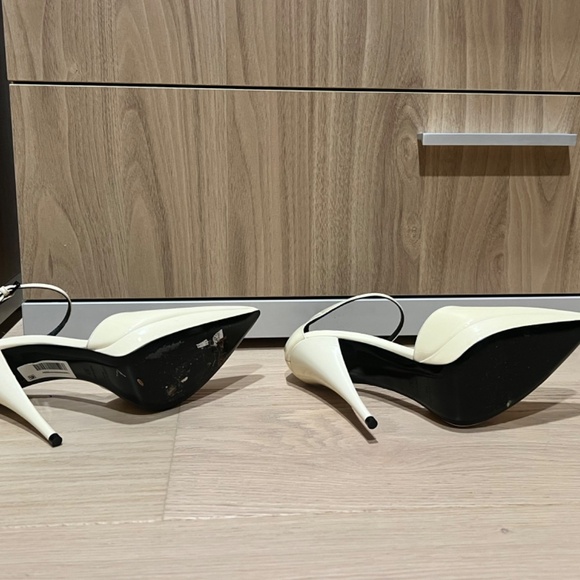 YSL Saint Laurent patent leather D’orsay pumps, color- cream, size- 37 - Picture 2 of 5